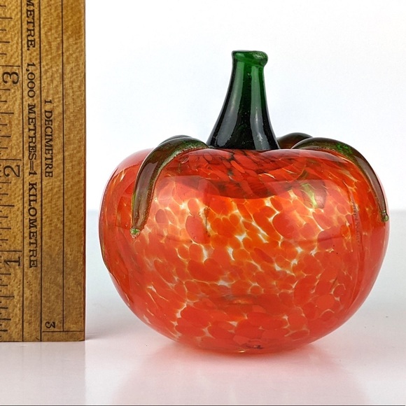 Vintage Murano Style Heirloom Tomato, Marbled Blown Glass Fruit - Picture 5 of 6